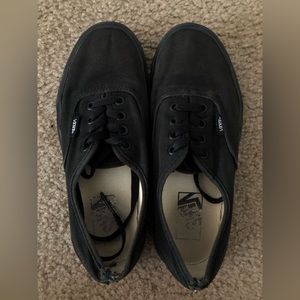 Vans authentic shoe all black lace up